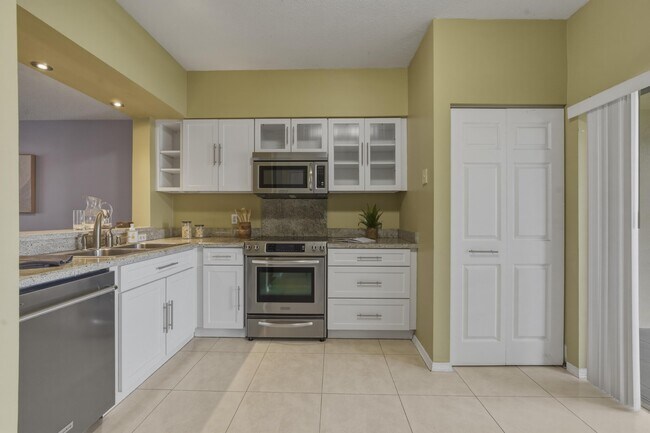 Building Photo - 16635 Hemingway Dr