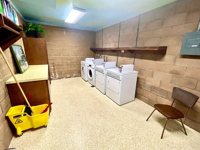 Building Photo - 185C -TL - CS