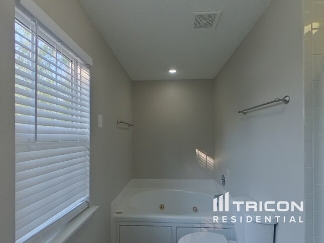 Building Photo - 3050 Wyntree Ct