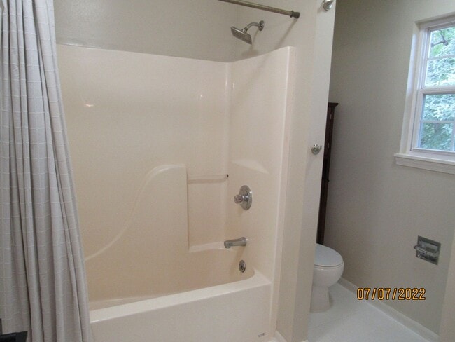 Building Photo - 3 bedroom house in Lake Ozark for rent