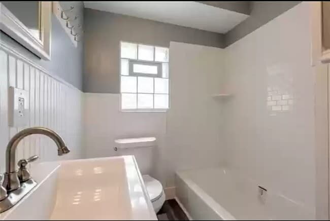 Building Photo - 5519 Highland Ave