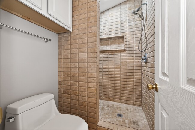 Building Photo - 2211 S Kirkwood Rd