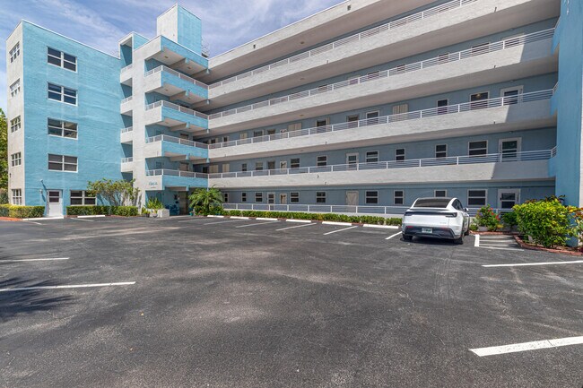 Building Photo - 8 Briny Ave