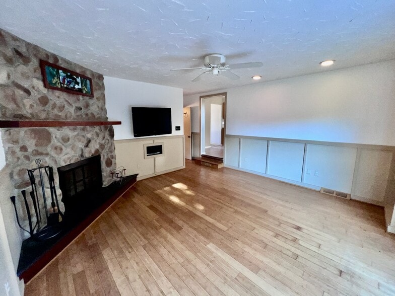 Building Photo - 918 Rockwell Rd