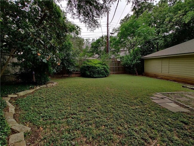 Building Photo - 3215 Cherry Ln