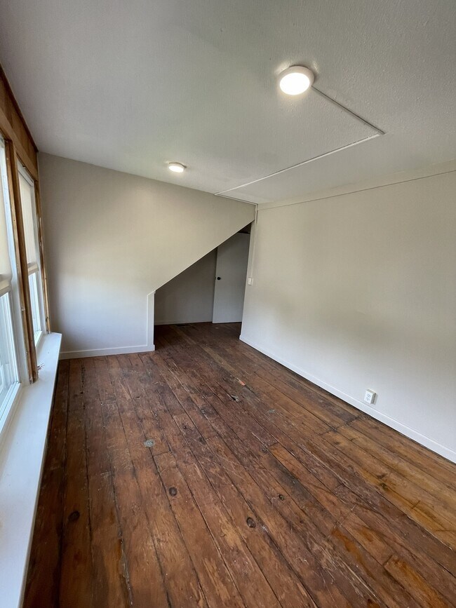 Building Photo - 51 Loomis St