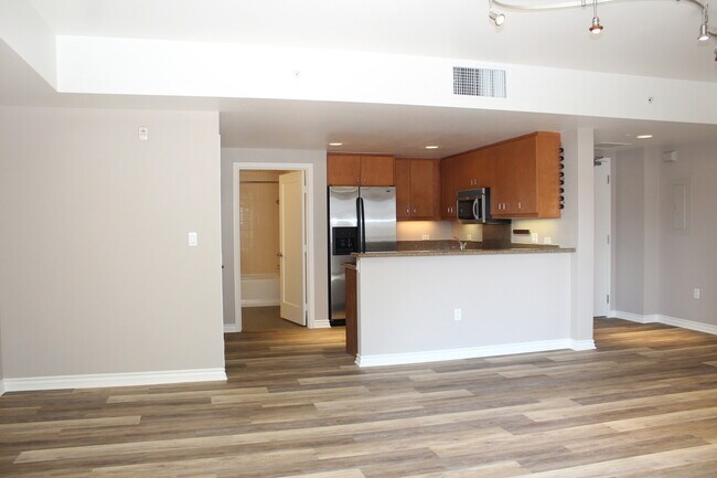 Primary Photo - Gorgeous Studio w/ Upgraded Kitchen, A/C &...