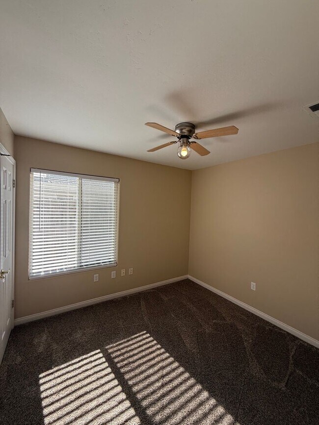 Building Photo - 5704 Pine Canyon Dr