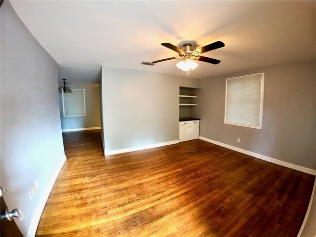 Building Photo - 4654 Cottonwood Dr