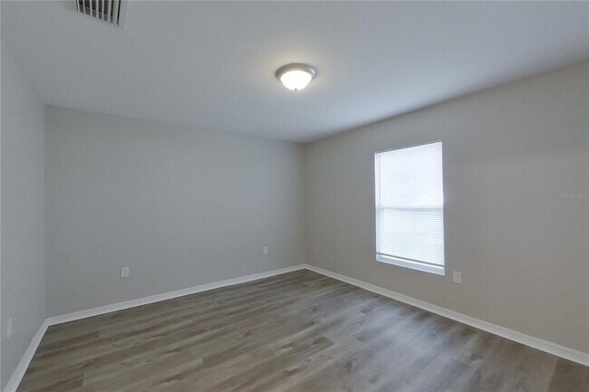 Building Photo - 315 NE 25th Terrace