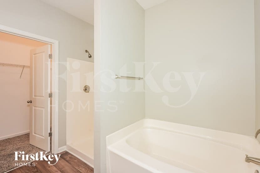 Building Photo - 975 Treymont Way SW