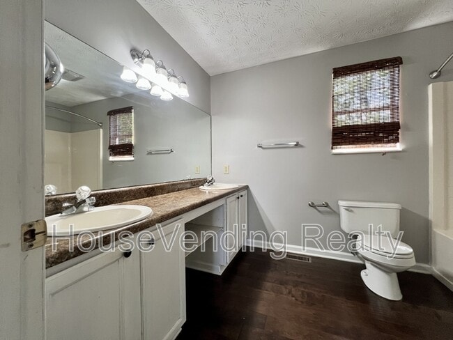 Building Photo - 9735 Hawkdale Ln