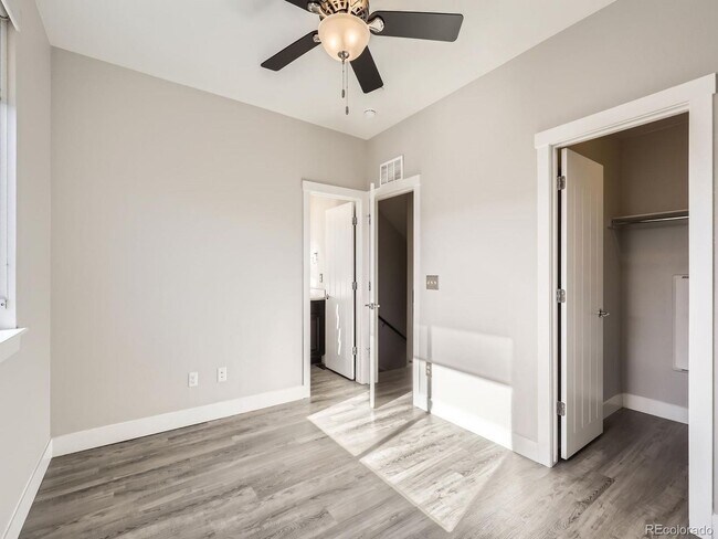 Building Photo - 2 bedroom townhome in Northfield Central Park Denver.