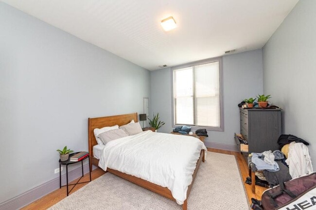 Building Photo - 3 bedroom in Chicago IL 60622