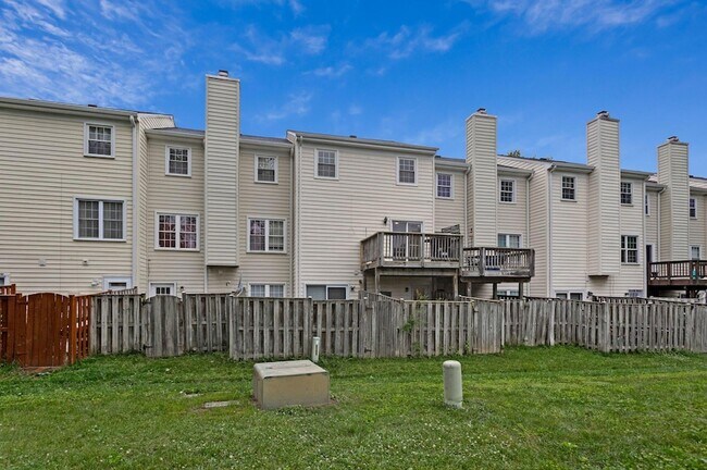 Building Photo - 1675 Ridgely Ct