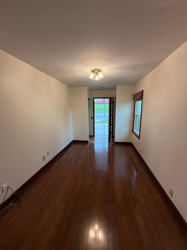 Building Photo - 3 Bedroom, 2 Bathroom House for Rent