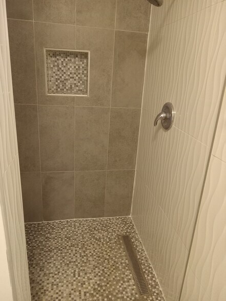 Building Photo - 2216 S Marvin Ave