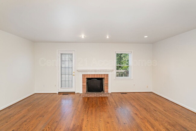 Building Photo - 3009 20th Ct S