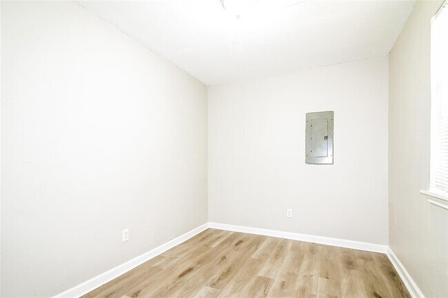 Building Photo - 5117 S Lee Ave