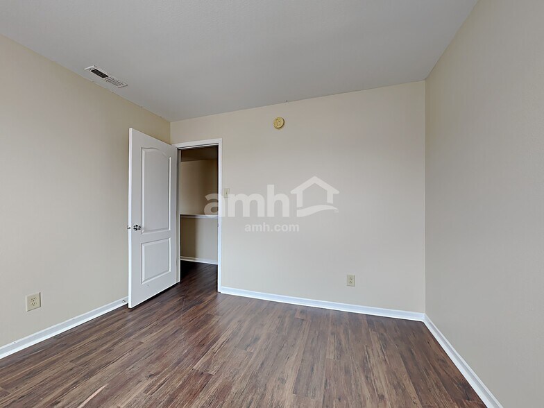 Building Photo - 10715 Inspiration Dr