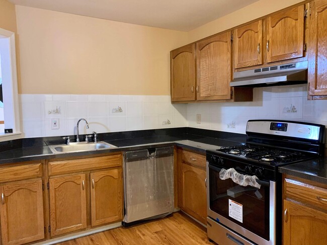 Building Photo - 376 Hampton Pl