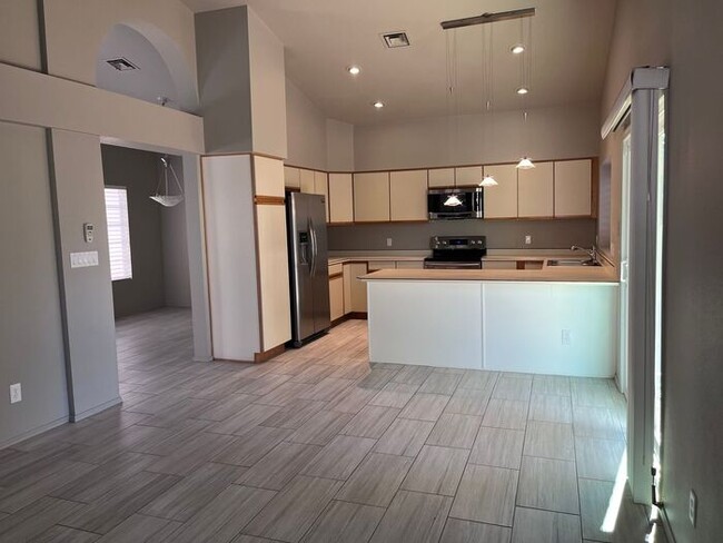 Building Photo - Adorable light and bright! 3Bedroom/2Bath ...