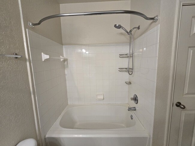 Building Photo - 1 Bed 1 Bath Condo For Rent in Tampa $1499