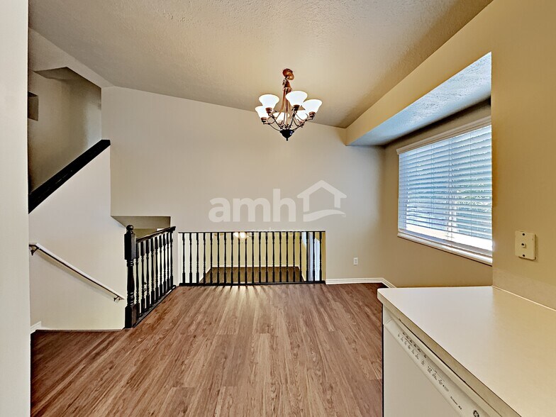 Building Photo - 515 W 150 S