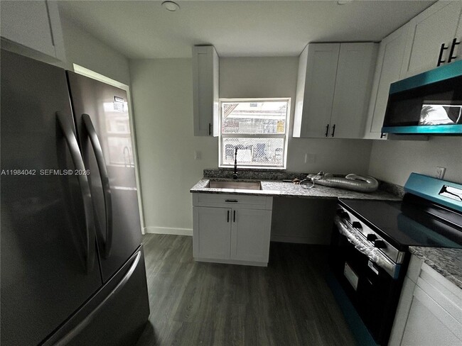 Building Photo - 4429 SW 21st St