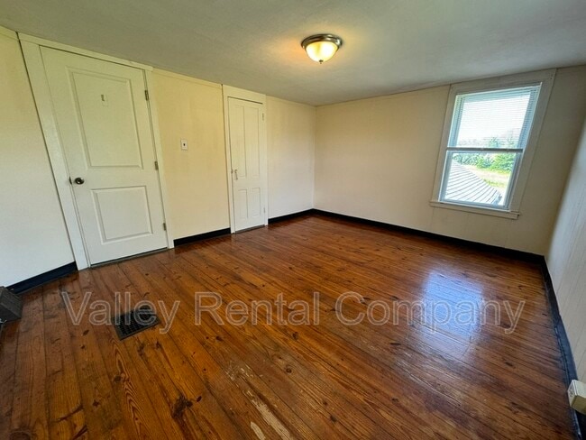 Building Photo - 46 Old Amherst Rd