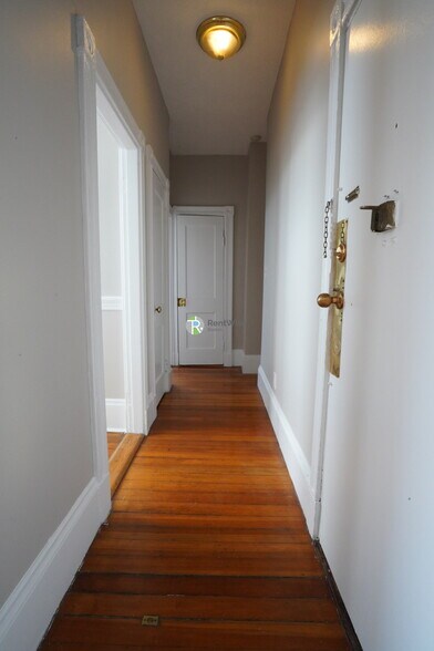 Building Photo - 56 Gardner St