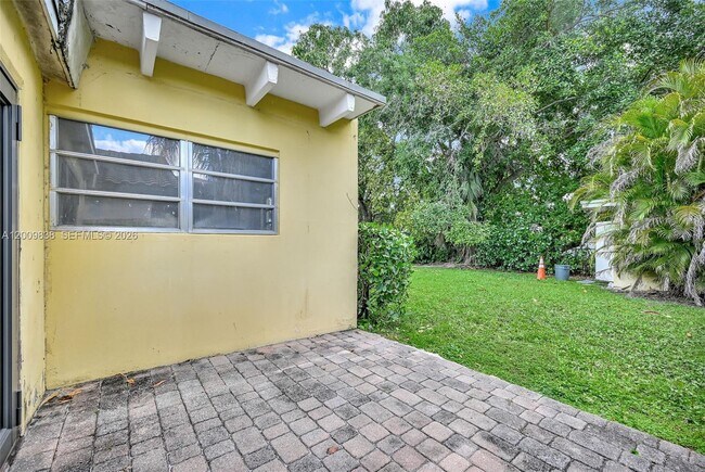 Building Photo - 2225 SW 62nd Ct