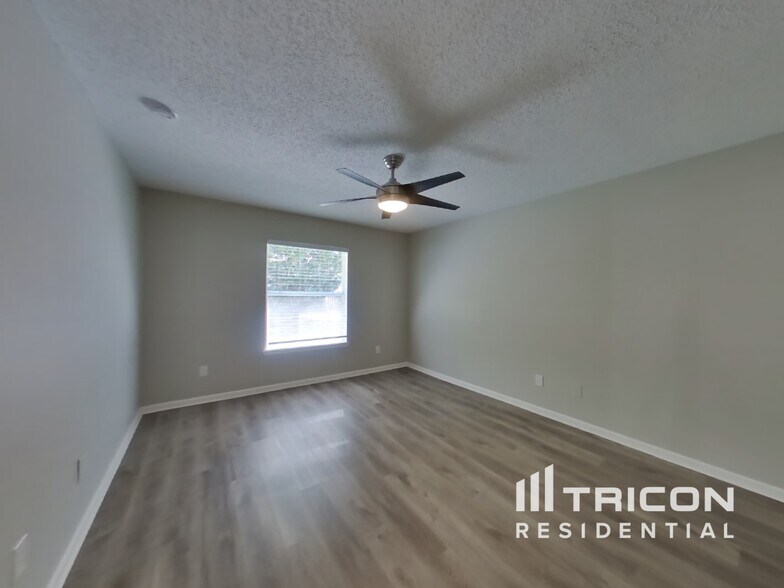 Building Photo - 9282 Thunderbolt Dr