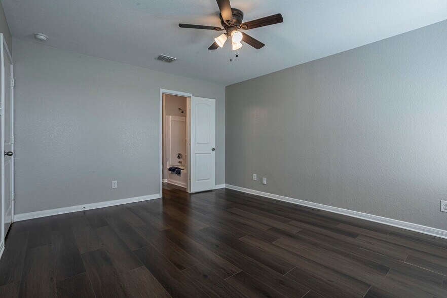 Building Photo - 6742 Sabinal