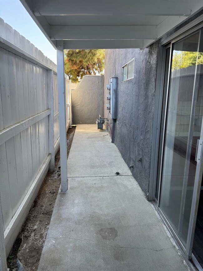 Building Photo - 2056 W Simpson Ave