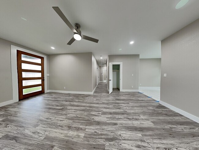 Building Photo - 111 Foster Ln