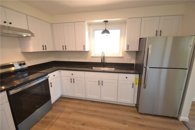 Building Photo - 405 Garfield Ave