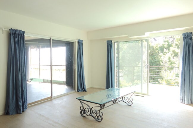 Building Photo - 702 Cavanagh Rd