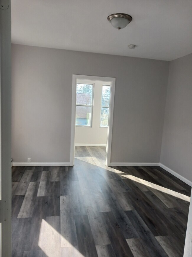 Interior Photo - 7 Franklin Street