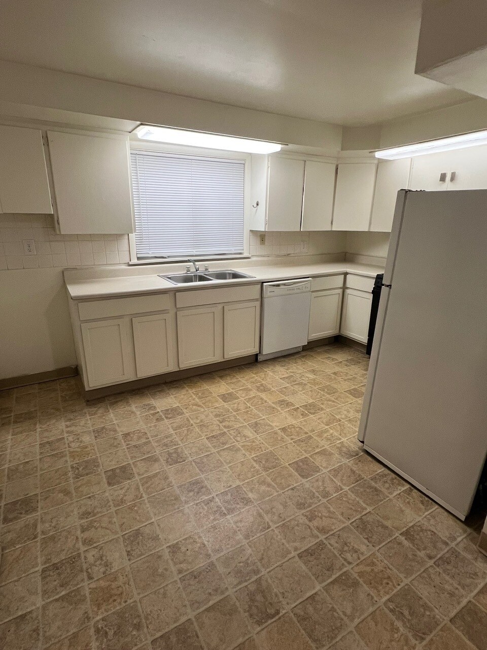 Building Photo - 1013 Dryden Rd