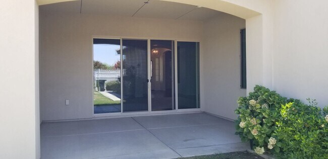Building Photo - 3005 Oakley St