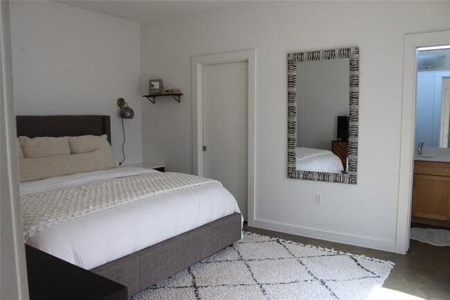 Building Photo - 3700 Garden Villa Ln