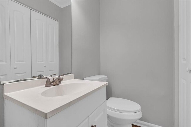 Building Photo - 3368 Lincolndale Ct