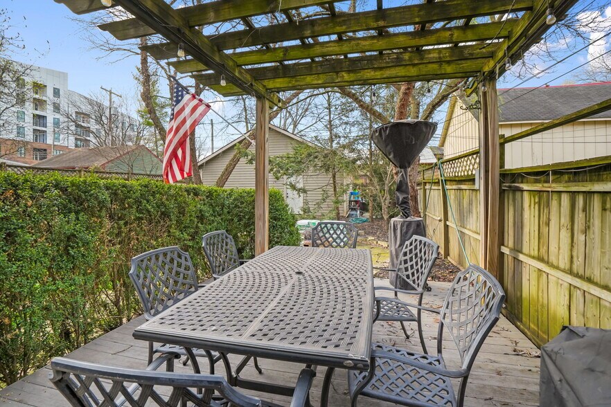 Building Photo - 77 W 2nd Ave