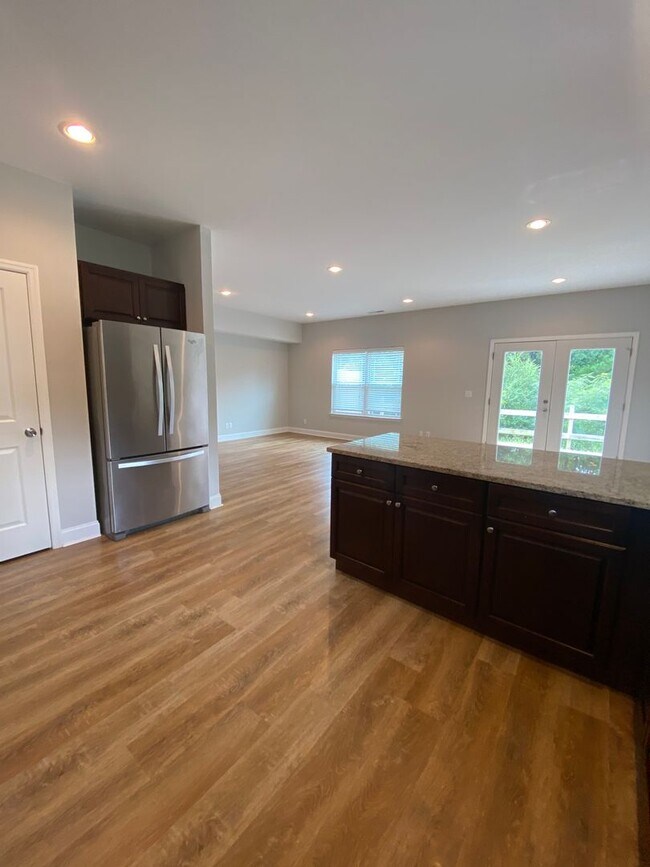 Building Photo - 4 BR, 2 BA, 2 Car Garage | Close to Chattanooga, Volkswagen, FedEx, & Amazon
