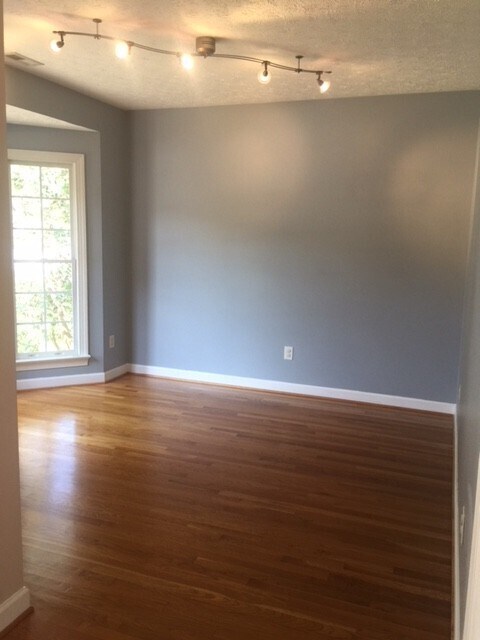 Building Photo - First floor living in Villages of Westminster in Williamsburg VA, Available February 2026!