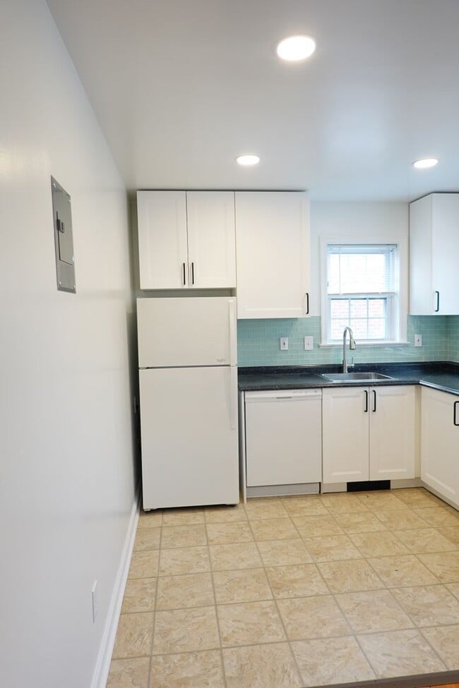 Building Photo - 8207 Garland Ave