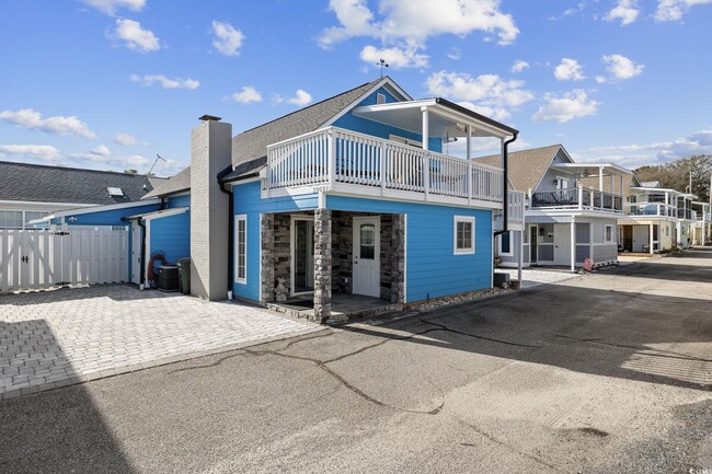 Building Photo - 3902 Dunes St