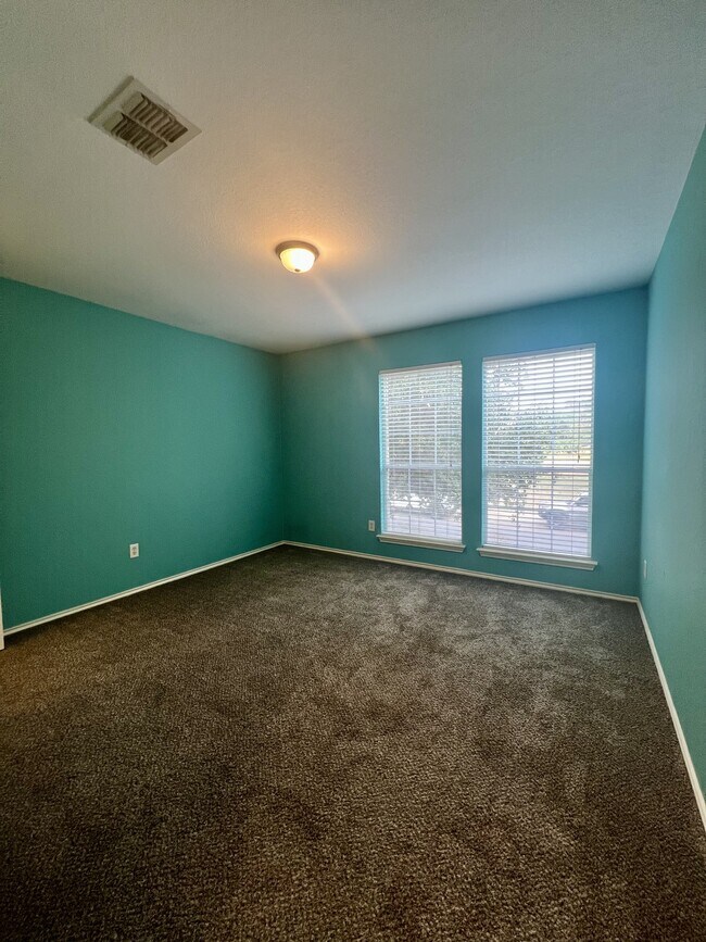 Building Photo - 9411 Rainbow Creek