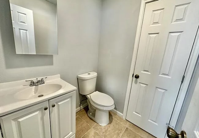 Building Photo - Beautifully remodeled 3 bed 1.5 bath in th...